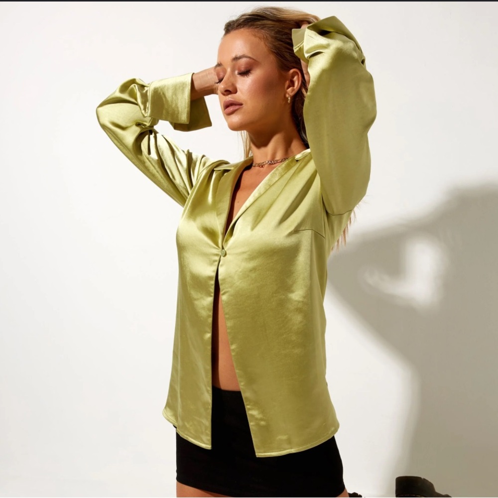 MOTEL Saras OverSized Shirt in Satin Nile Green.